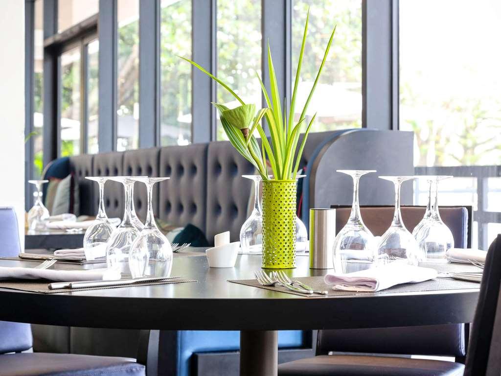 Novotel Abidjan Plateau Étterem fotó