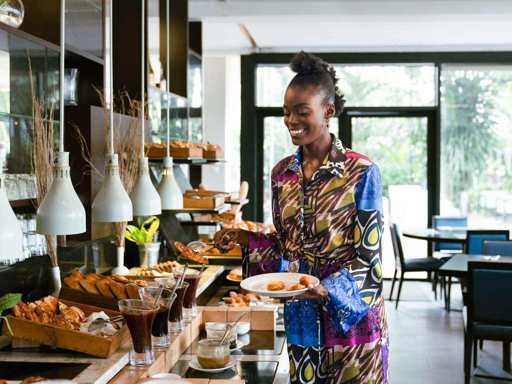 Novotel Abidjan Plateau Étterem fotó