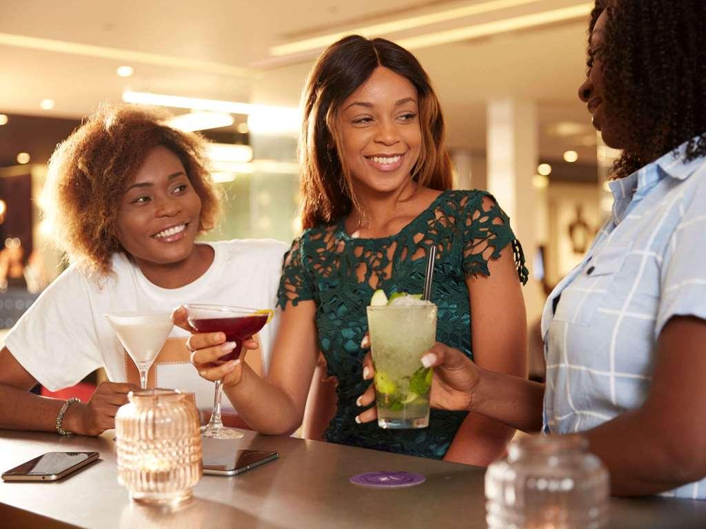 Novotel Abidjan Plateau Étterem fotó