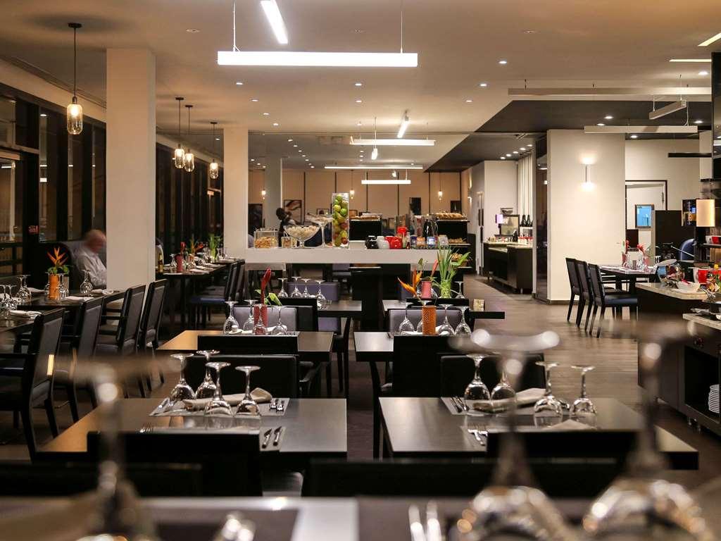 Novotel Abidjan Plateau Étterem fotó