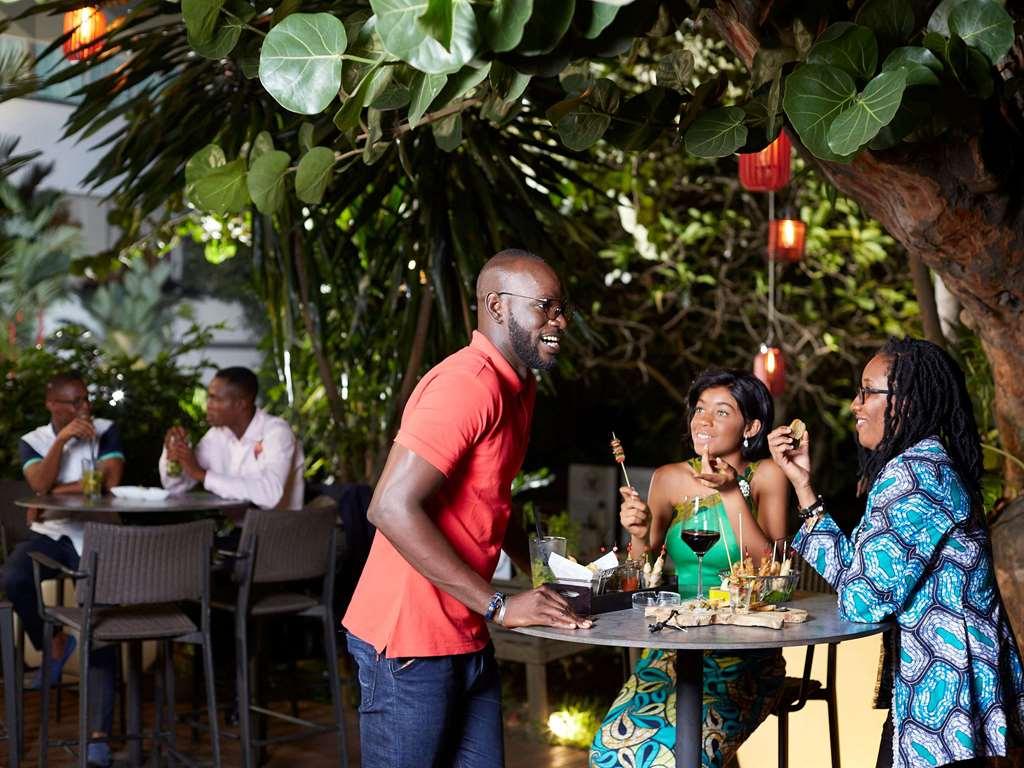 Novotel Abidjan Plateau Étterem fotó