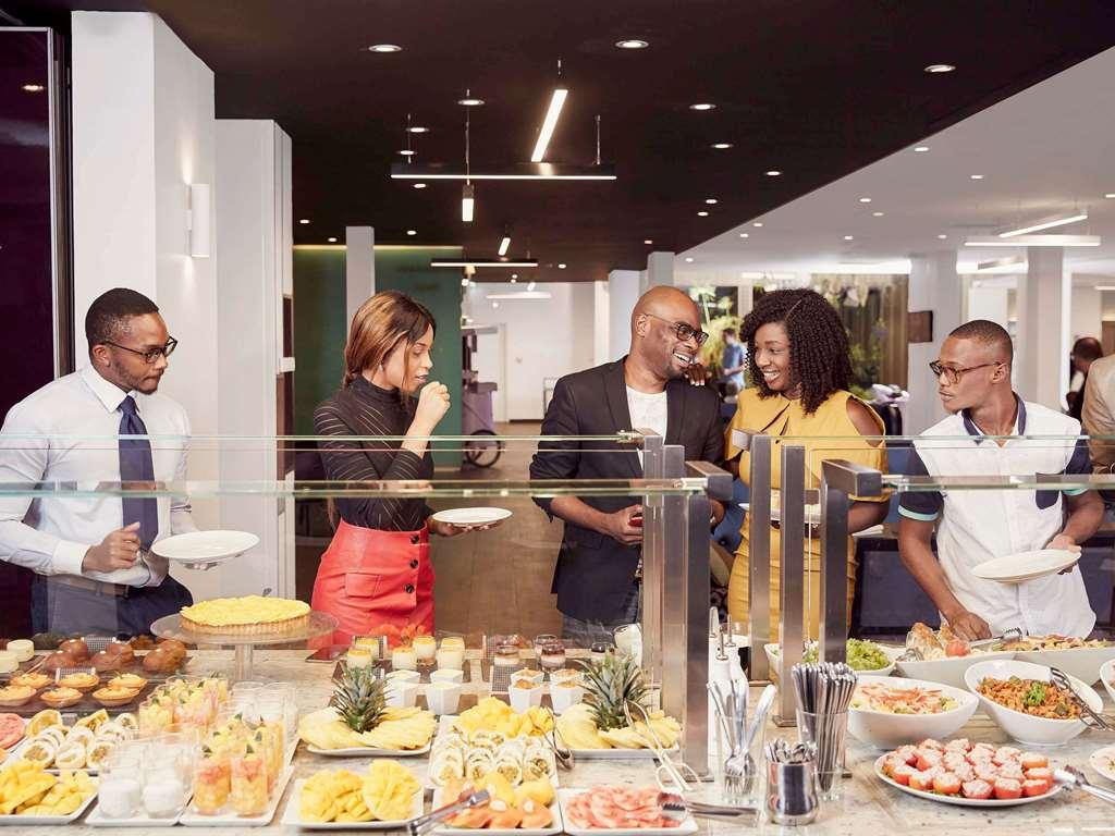 Novotel Abidjan Plateau Étterem fotó