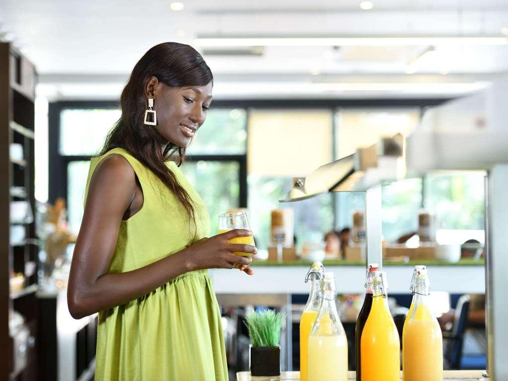 Novotel Abidjan Plateau Étterem fotó