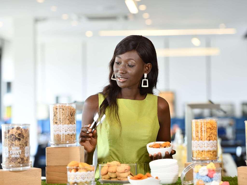 Novotel Abidjan Plateau Étterem fotó